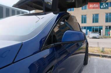 Позашляховик / Кросовер Tesla Model X 2019 в 