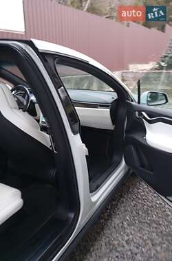 Позашляховик / Кросовер Tesla Model X 2017 в 