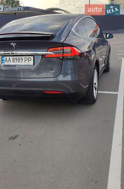 Позашляховик / Кросовер Tesla Model X 2017 в 