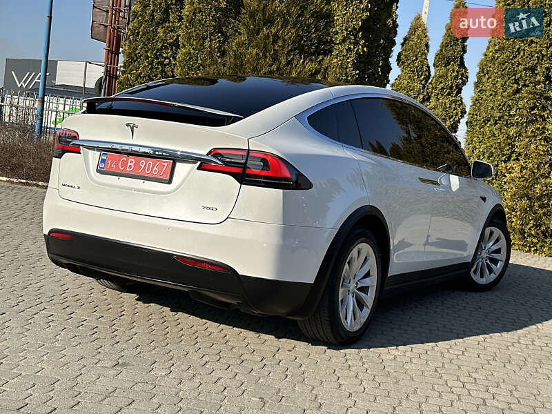 Позашляховик / Кросовер Tesla Model X 2018 в Львові