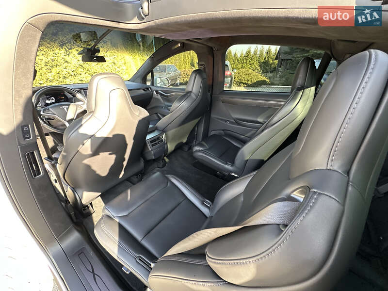Позашляховик / Кросовер Tesla Model X 2018 в Львові