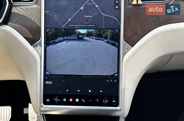 Позашляховик / Кросовер Tesla Model X 2017 в 