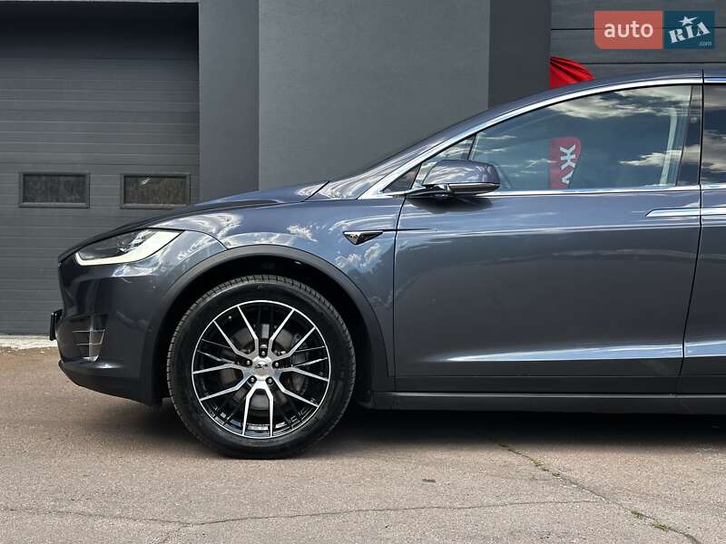 Позашляховик / Кросовер Tesla Model X 2017 в Києві