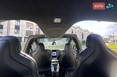 Позашляховик / Кросовер Tesla Model X 2017 в 