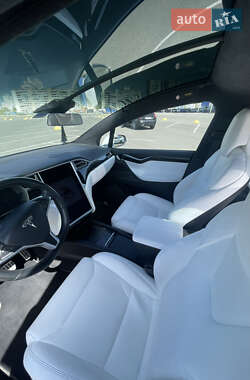 Внедорожник / Кроссовер Tesla Model X 2017 в 