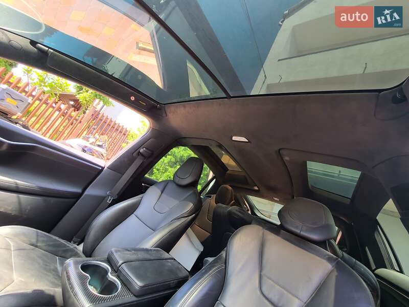 Позашляховик / Кросовер Tesla Model X 2017 в Львові