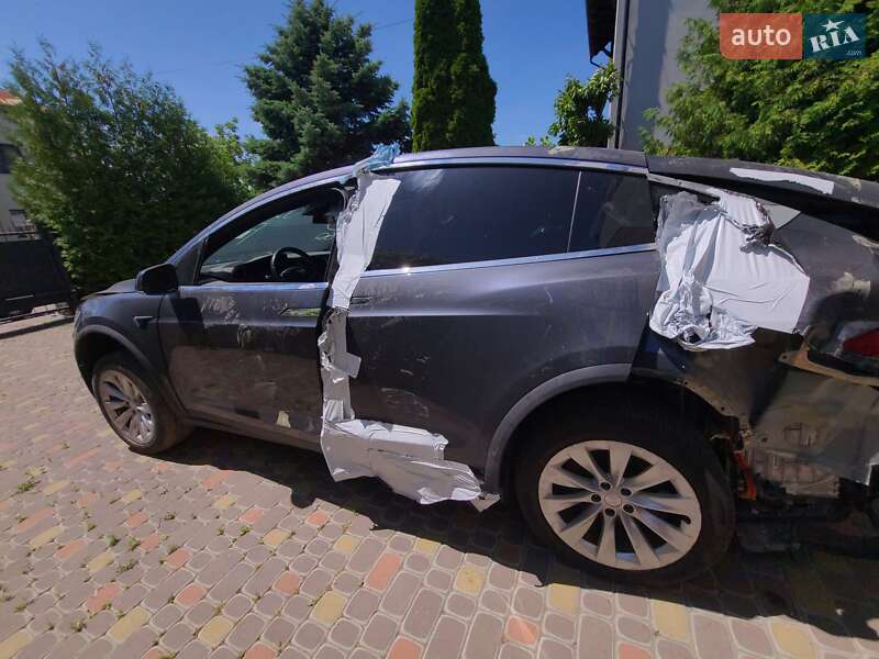 Позашляховик / Кросовер Tesla Model X 2017 в Львові
