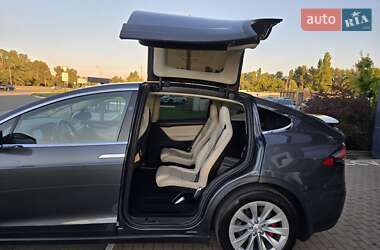 Позашляховик / Кросовер Tesla Model X 2018 в 