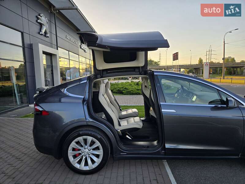 Позашляховик / Кросовер Tesla Model X 2018 в Києві фото 44 Позашляховик / Кросовер Tesla Model X 2018 в Києві