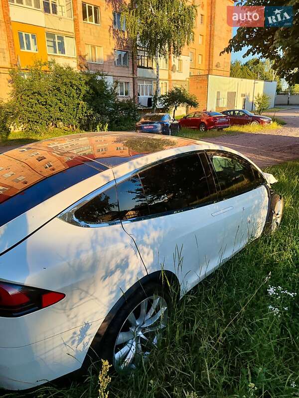 Внедорожник / Кроссовер Tesla Model X 2017 в Сарнах