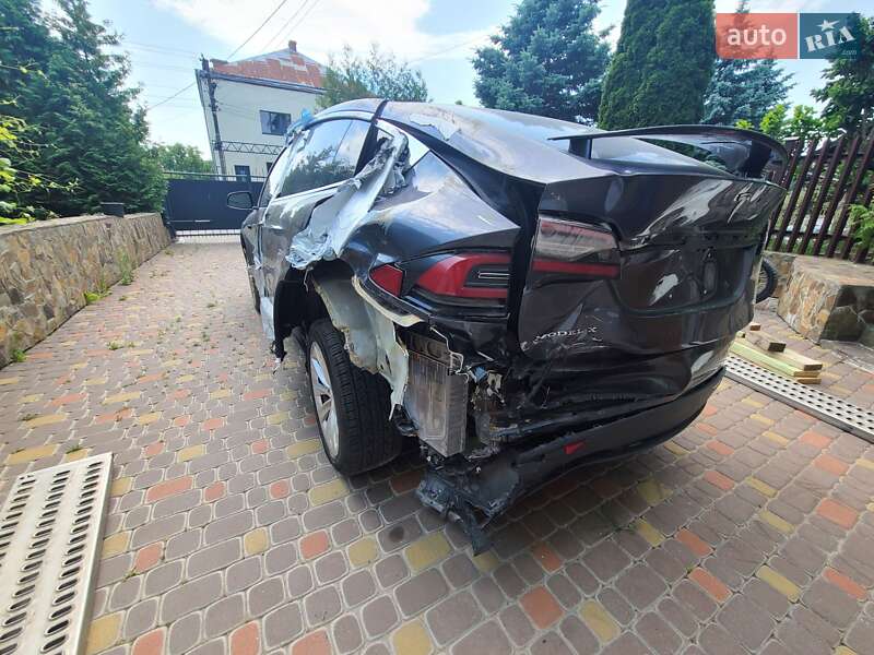 Позашляховик / Кросовер Tesla Model X 2017 в Львові