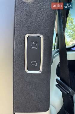 Позашляховик / Кросовер Tesla Model X 2024 в 