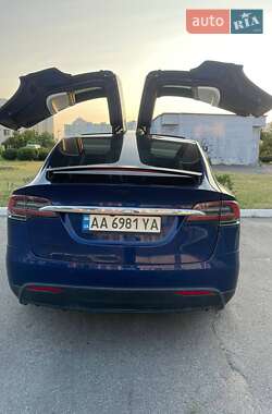 Позашляховик / Кросовер Tesla Model X 2016 в 