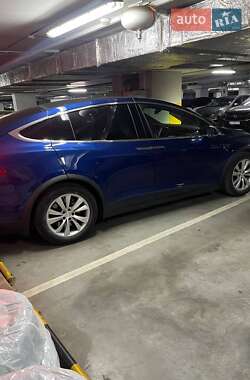 Позашляховик / Кросовер Tesla Model X 2016 в 