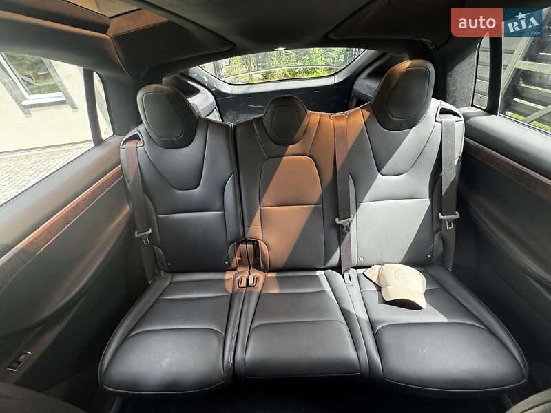 Позашляховик / Кросовер Tesla Model X 2018 в Чернівцях