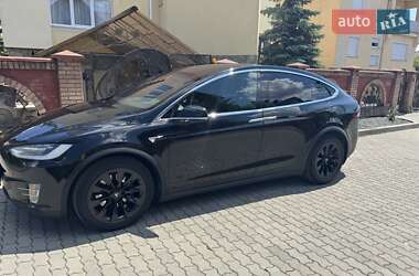 Позашляховик / Кросовер Tesla Model X 2017 в Львові