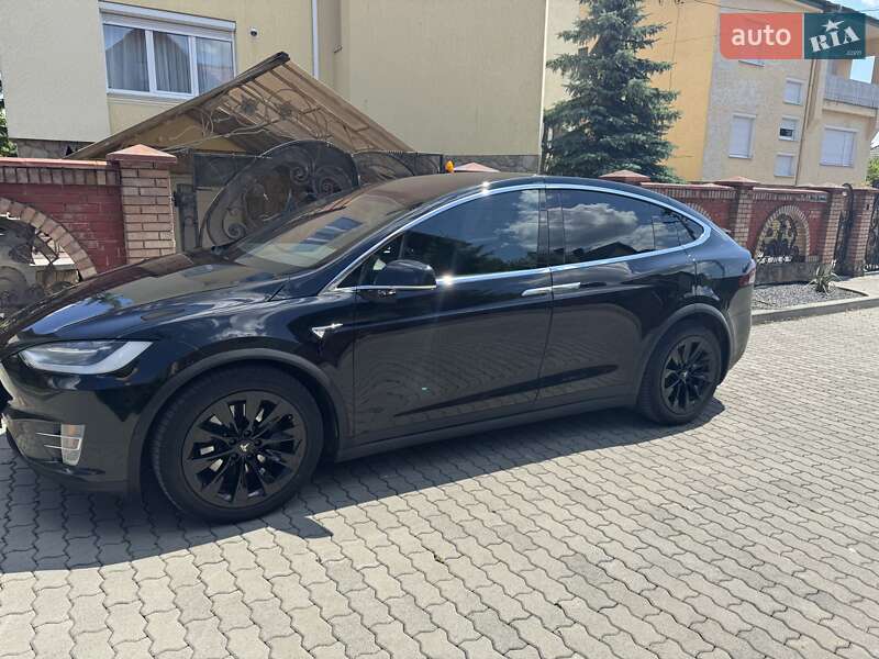Позашляховик / Кросовер Tesla Model X 2017 в Львові