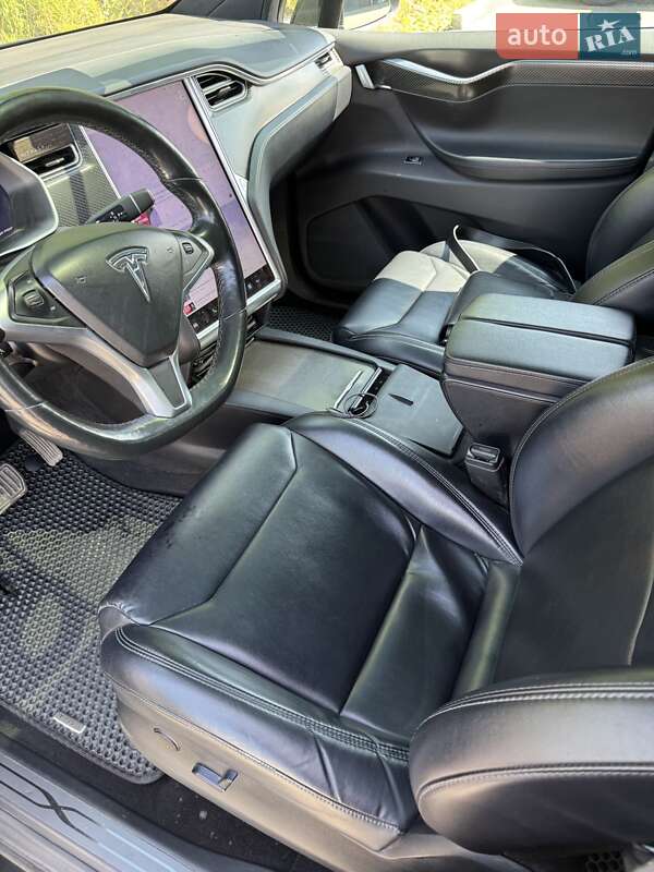 Позашляховик / Кросовер Tesla Model X 2017 в Львові