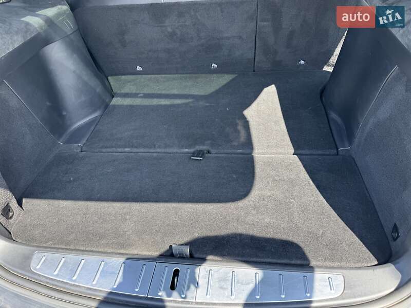 Позашляховик / Кросовер Tesla Model X 2017 в Львові