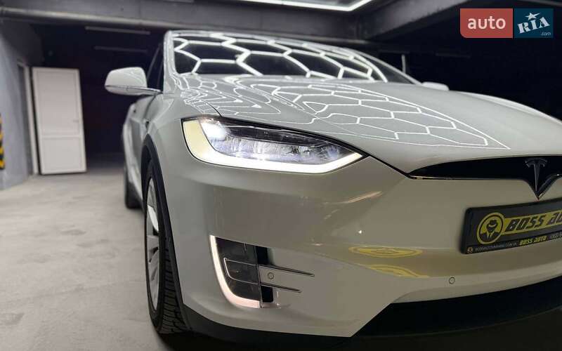 Внедорожник / Кроссовер Tesla Model X 2017 в Черновцах