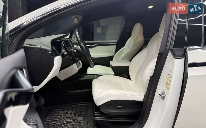 Внедорожник / Кроссовер Tesla Model X 2017 в Черновцах