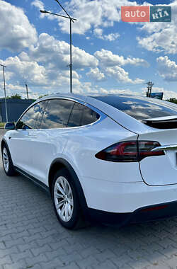 Позашляховик / Кросовер Tesla Model X 2019 в 