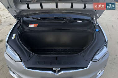 Позашляховик / Кросовер Tesla Model X 2016 в 