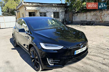 Позашляховик / Кросовер Tesla Model X 2020 в 