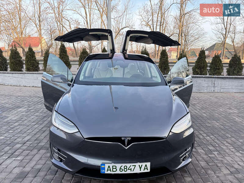Позашляховик / Кросовер Tesla Model X 2018 в 