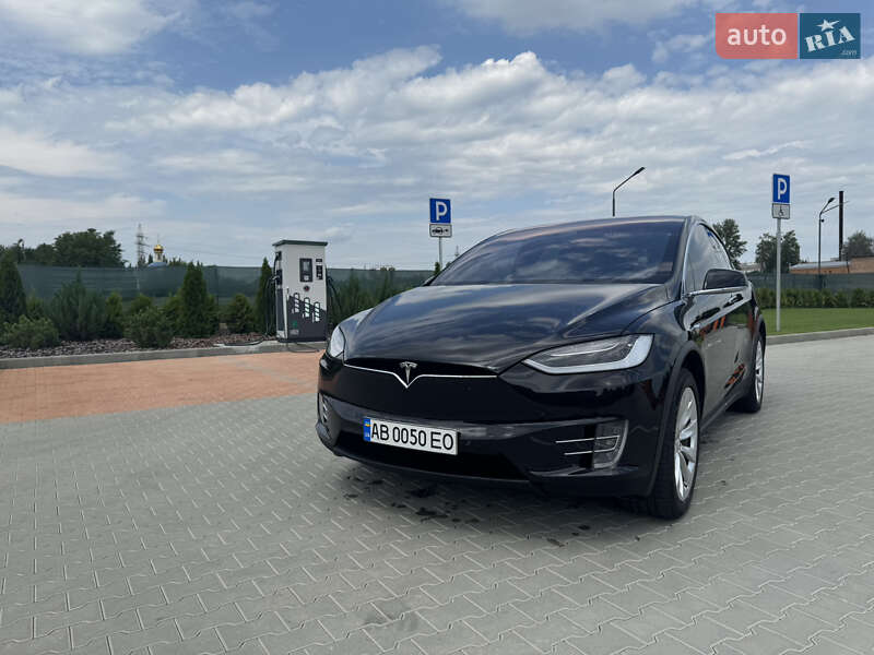 Позашляховик / Кросовер Tesla Model X 2017 в Вінниці