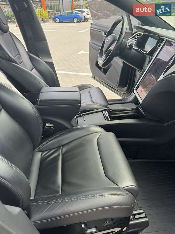 Позашляховик / Кросовер Tesla Model X 2017 в Вінниці