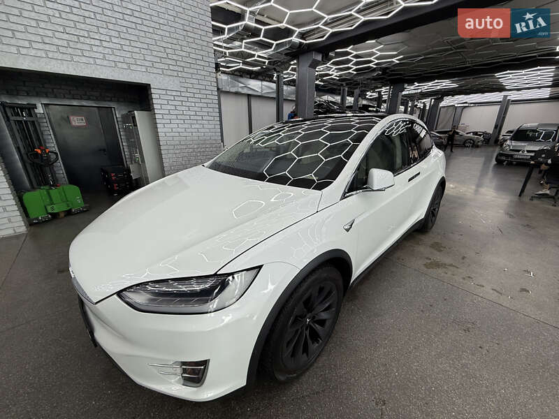 Внедорожник / Кроссовер Tesla Model X 2017 в 
