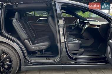 Позашляховик / Кросовер Tesla Model X 2020 в 