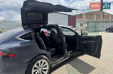 Позашляховик / Кросовер Tesla Model X 2017 в 