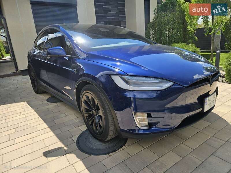 Tesla Model X 2019