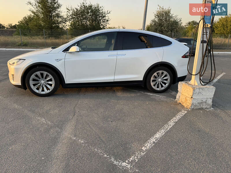 Позашляховик / Кросовер Tesla Model X 2016 в Дніпрі