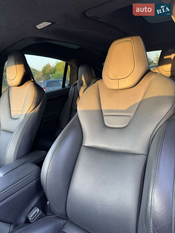 Позашляховик / Кросовер Tesla Model X 2016 в Дніпрі
