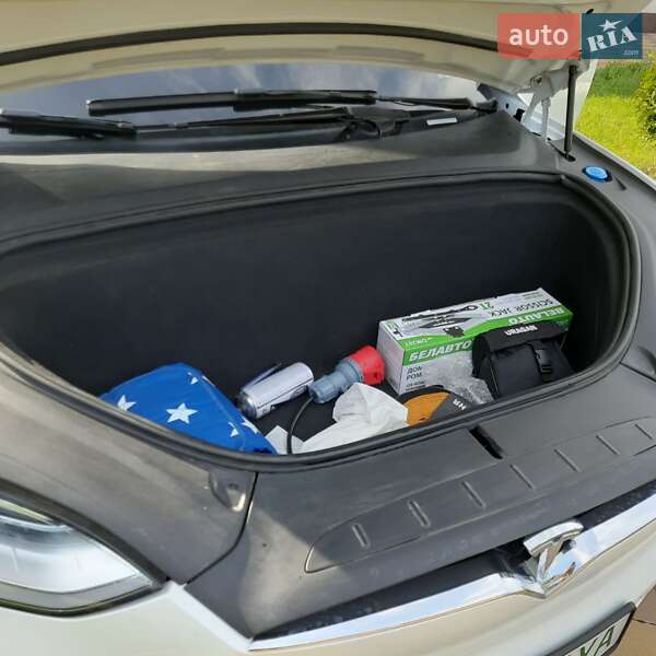 Внедорожник / Кроссовер Tesla Model X 2017 в Сумах