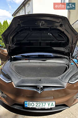 Внедорожник / Кроссовер Tesla Model X 2016 в 