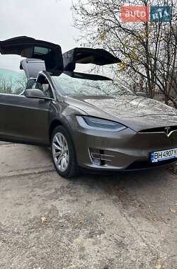 Позашляховик / Кросовер Tesla Model X 2016 в 