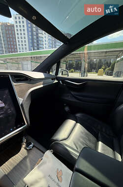 Позашляховик / Кросовер Tesla Model X 2016 в 
