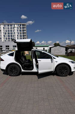 Позашляховик / Кросовер Tesla Model X 2016 в 
