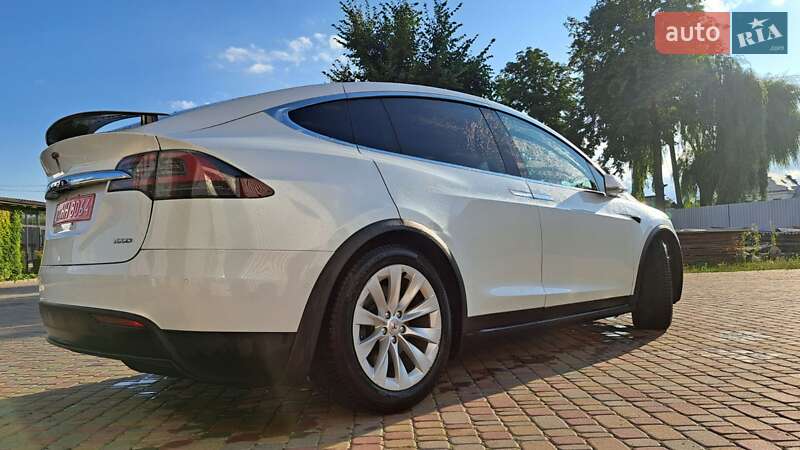 Позашляховик / Кросовер Tesla Model X 2018 в Костопілі