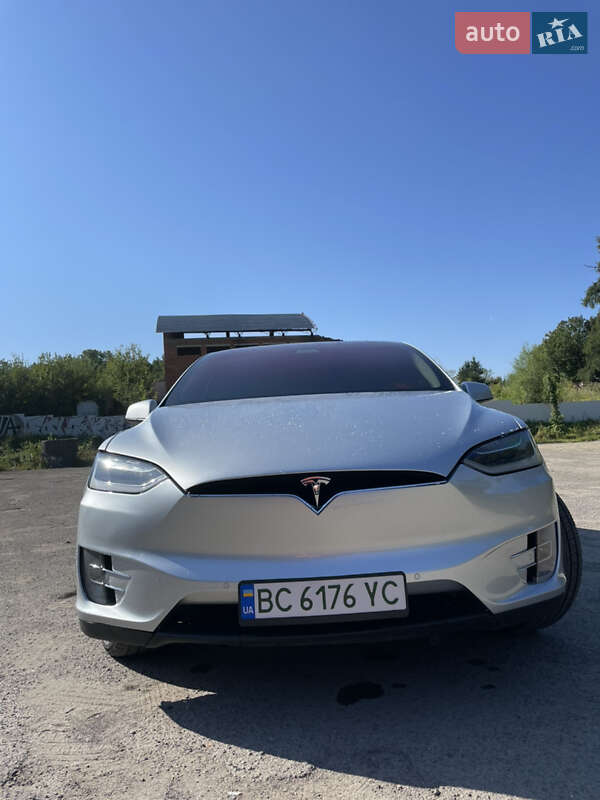 Позашляховик / Кросовер Tesla Model X 2017 в Львові