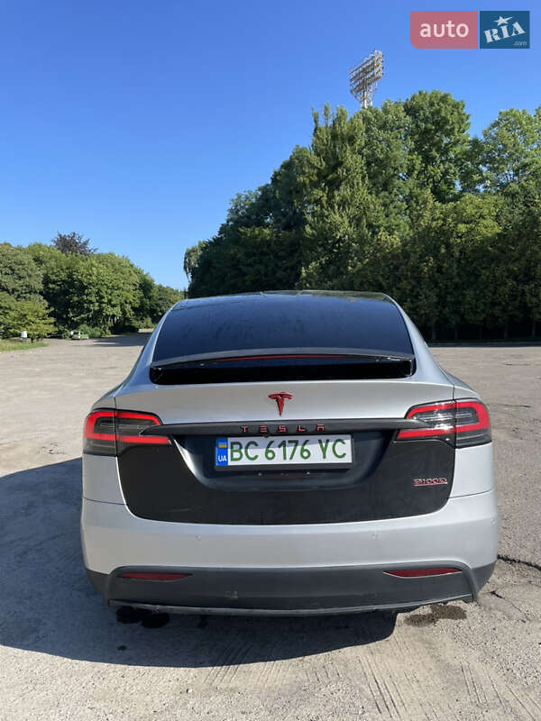 Позашляховик / Кросовер Tesla Model X 2017 в Львові