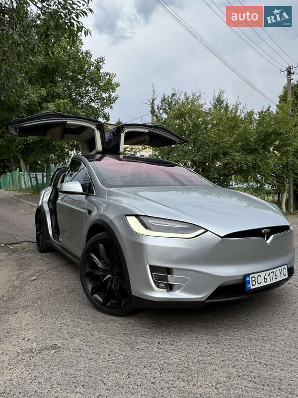 Позашляховик / Кросовер Tesla Model X 2017 в Львові