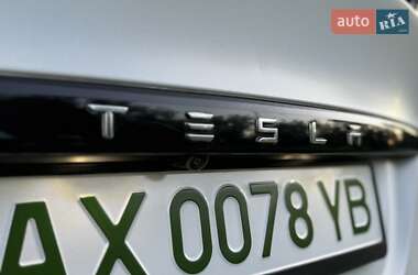 Позашляховик / Кросовер Tesla Model X 2018 в 
