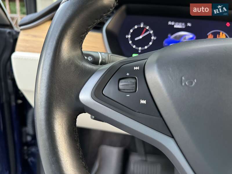 Позашляховик / Кросовер Tesla Model X 2018 в Києві