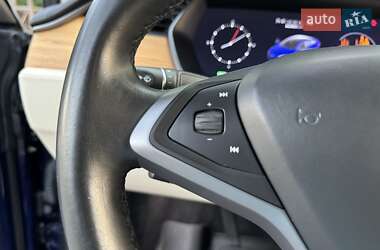 Позашляховик / Кросовер Tesla Model X 2018 в 