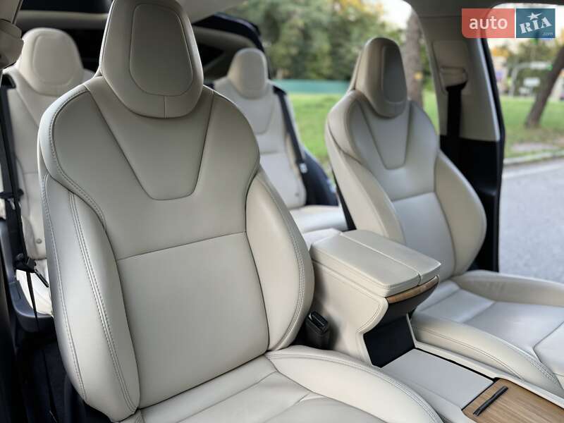 Позашляховик / Кросовер Tesla Model X 2018 в Києві